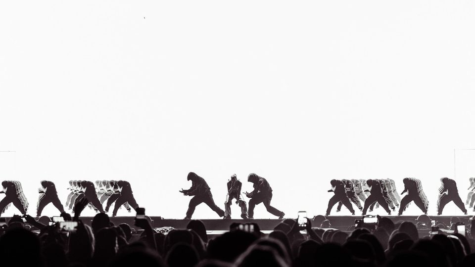 Example: Young Miko · Late Checkout Tour